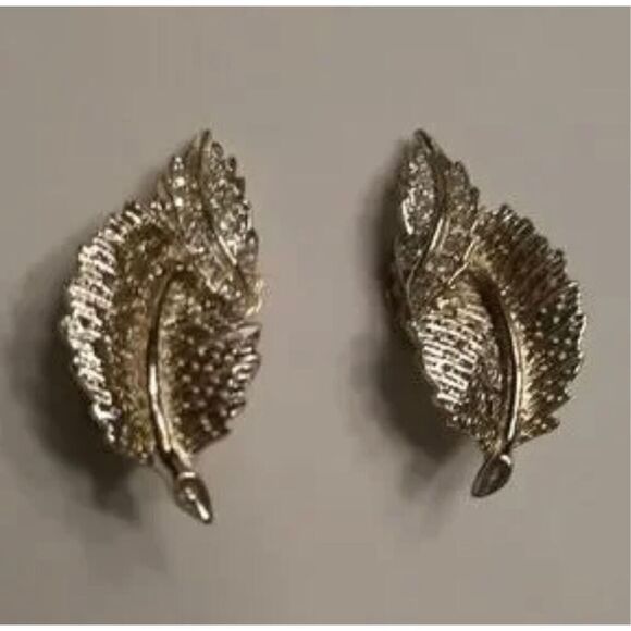 SARAH COVENTRY Leaf Shape Clip Earrings, LT. Gold Tone Metal, Crystals - Picture 1 of 6